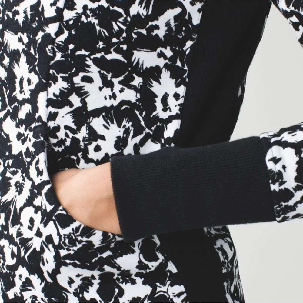 Lululemon Black & White Fleur Sombre Floral Cozy Cuddle Up Full Zip Jack Sz 4 - Picture 10 of 13